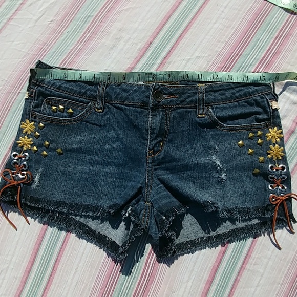 🎈SALE💰 Very Sexy Shorty Short Distressed Jeans - Picture 1 of 8